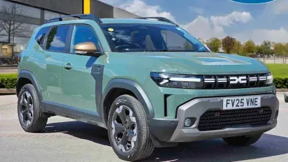 Used Dacia Duster Extreme 143 HP (105 kW) 2025 Green SUV