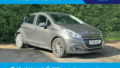 Used Peugeot 208 Signature Sky 82 HP (60 kW) 2018 Grey Hatchback
