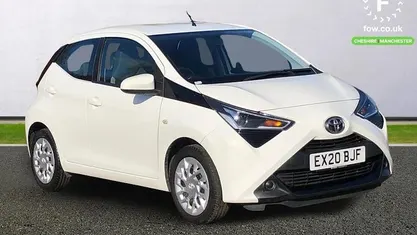 Used Toyota Aygo X-play 72 HP (52 kW) 2020 Hatchback