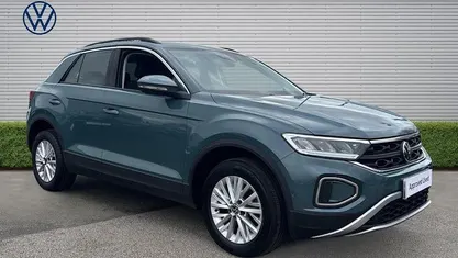 Used VW T-Roc Life 150 HP (110 kW) 2024 Blue SUV