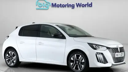 Used Peugeot 208 Allure 101 HP (74 kW) 2024 White Hatchback