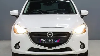 Used Mazda 2 Inclusive 90 HP (66 kW) 2015 White Hatchback