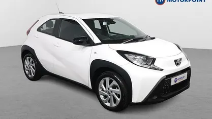 Used Toyota Aygo X PURE 72 HP (52 kW) 2024 White SUV