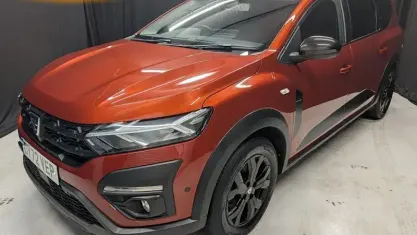 Used Dacia Jogger Extreme 110 HP (80 kW) 2023 Brown MPV