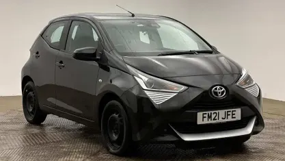Used Toyota Aygo X-play 72 HP (52 kW) 2021 Hatchback