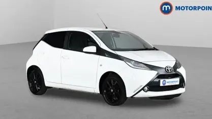 Used Toyota Aygo x-style 69 HP (50 kW) 2018 White Hatchback
