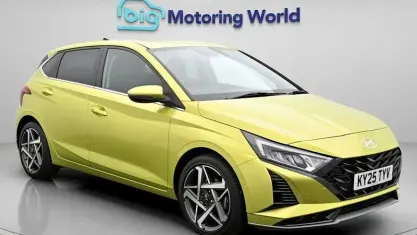 Usado Hyundai i20 Ultimate 101 HP (74 kW) 2025 Verde Citadino