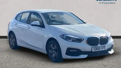 Used BMW 118 Comfort Edition 140 HP (102 kW) 2020 White Hatchback