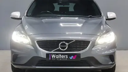 Used Volvo V40 R-Design 122 HP (89 kW) 2018 Grey Hatchback