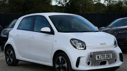 Used Smart ForFour Electric Drive Passion 60 kW (82 HP) 2020 White Hatchback