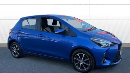 Used Toyota Yaris 111 HP (81 kW) 2018 Blue Hatchback