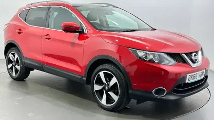 Used Nissan Qashqai N-Connecta 110 HP (80 kW) 2016 Red SUV