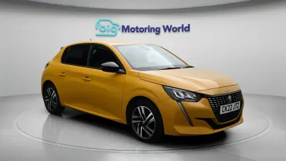 Used Peugeot 208 Allure Premium 102 HP (75 kW) 2022 Yellow Hatchback