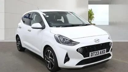 Used Hyundai i10 Premium 67 HP (49 kW) 2023 White Hatchback