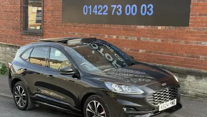 Käytetty Ford Kuga ST-Line X 150 HP (110 kW) 2023 Katumaasturi