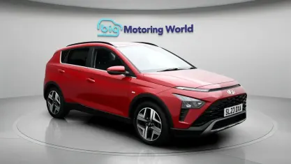 Usado Hyundai Bayon Premium 120 CV (88 kW) 2023 Rojo SUV