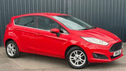 Used Ford Fiesta Zetec 95 HP (69 kW) 2016 Red Hatchback
