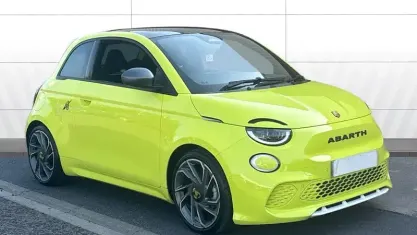 Begagnad Abarth 500e Scorpionissima 114 kW (155 HK) 2025 Halvkombi
