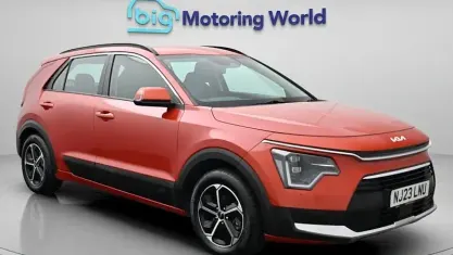 Używany Kia Niro 182 KM (133 kW) 2023 Pomarańczowy SUV