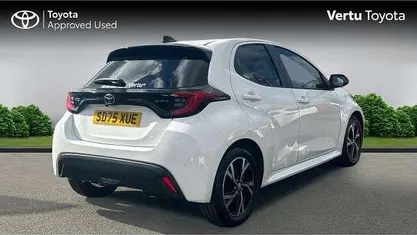 Usado Toyota Yaris Hybrid Design 116 HP (85 kW) 2025 Branco Citadino