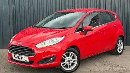 Używany Ford Fiesta Zetec 95 KM (69 kW) 2016 Czerwony Hatchback