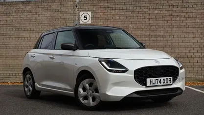 Used Suzuki Swift 82 HP (60 kW) 2025 Pure white/mineral grey Hatchback