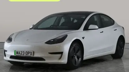 Używany Tesla Model 3 RWD 208 kW (283 KM) 2023 Biały Sedan/Limuzyna