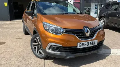 Used Renault Captur Iconic 90 HP (66 kW) 2019 Orange SUV