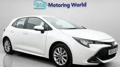 Used Toyota Corolla 140 HP (102 kW) 2023 White Hatchback