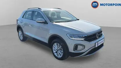 Usado VW T-Roc Life 150 HP (110 kW) 2024 Cinzento SUV