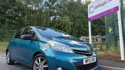 Used Toyota Yaris SR 101 HP (74 kW) 2013 Turquoise Hatchback