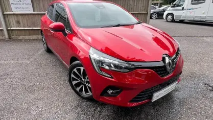 Used Renault Clio Iconic 101 HP (74 kW) 2020 Hatchback