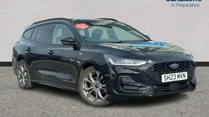 Używany Ford Focus ST-Line 125 KM (91 kW) 2023 Czarny Kombi