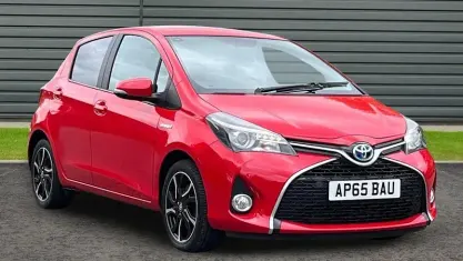 Second-hand Toyota Yaris Hybrid Design 101 CP (74 kW) 2016 Hatchback