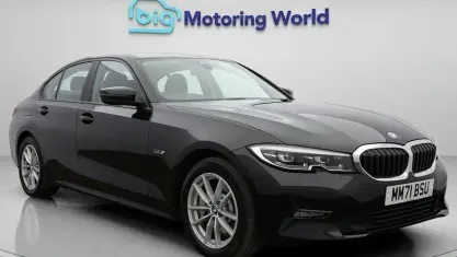 Begagnad BMW 330e 292 HK (214 kW) 2022 Svart Sedan