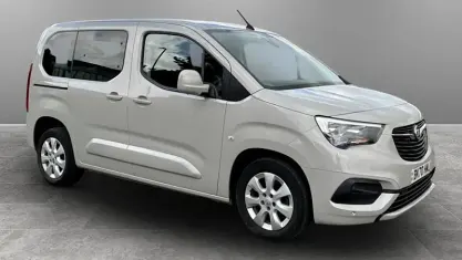 Usado Vauxhall Combo 131 HP (96 kW) 2020 Monovolume