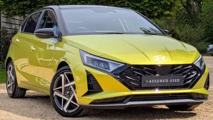 Used Hyundai i20 Premium 101 HP (74 kW) 2024 Yellow Hatchback