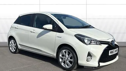 Begagnad Toyota Yaris Hybrid Sport 101 HK (74 kW) 2015 Halvkombi