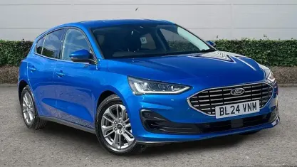 Gebraucht Ford Focus Titanium 125 PS (91 kW) 2024 Blau Kleinwagen