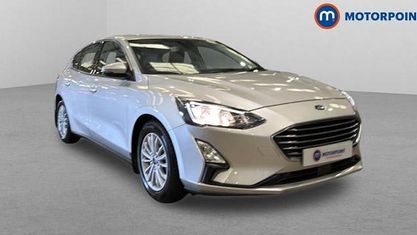 Usado Ford Focus Titanium 125 HP (91 kW) 2019 Prateado Citadino