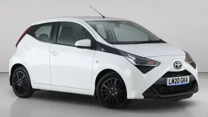 Used Toyota Aygo X-play 72 HP (52 kW) 2020 White Hatchback