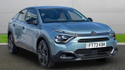 Begagnad Citroën C4 PureTech 102 HK (75 kW) 2023 Blå SUV