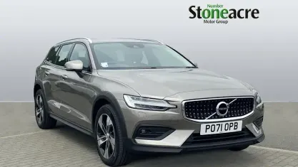Used Volvo V60 CC 197 HP (144 kW) 2021 Estate