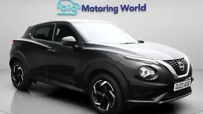 Begagnad Nissan Juke N-Connecta 114 HK (83 kW) 2023 Svart SUV