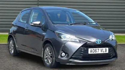 Used Toyota Yaris 101 HP (74 kW) 2017 Grey Hatchback