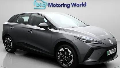 Begagnad MG MG4 EV SE 150 kW (204 HK) 2024 Halvkombi
