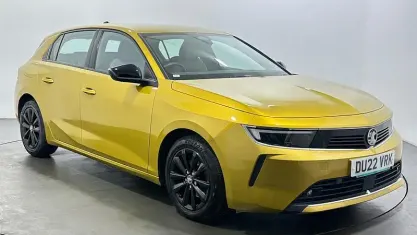 Used Vauxhall Astra Design Edition 131 HP (96 kW) 2022 Yellow Hatchback