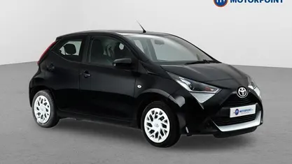 Begagnad Toyota Aygo X-play 72 HK (52 kW) 2020 Halvkombi