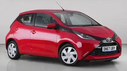Used Toyota Aygo X-play 69 HP (50 kW) 2017 Red Hatchback