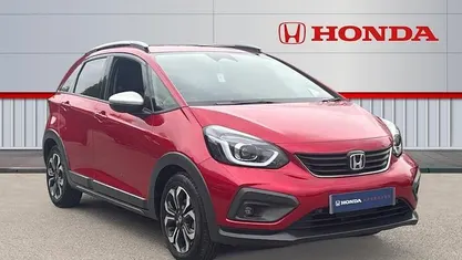 Begagnad Honda Jazz Hybrid 109 HK (80 kW) 2023 Röd Halvkombi